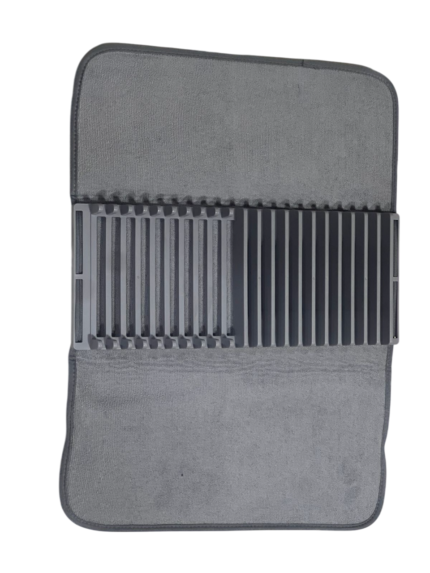 Drying towel with strainer