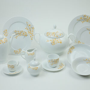 131-piece dinnerware set