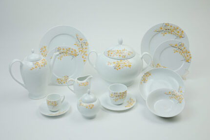 131-piece dinnerware set
