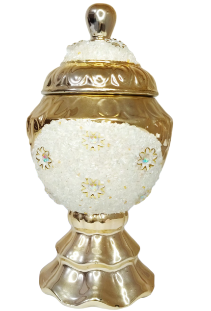 Porcelain bonbonnière, gilded base, crystal