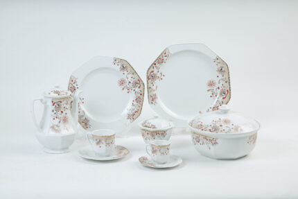 Octagonal dining set, 72 pieces, corner