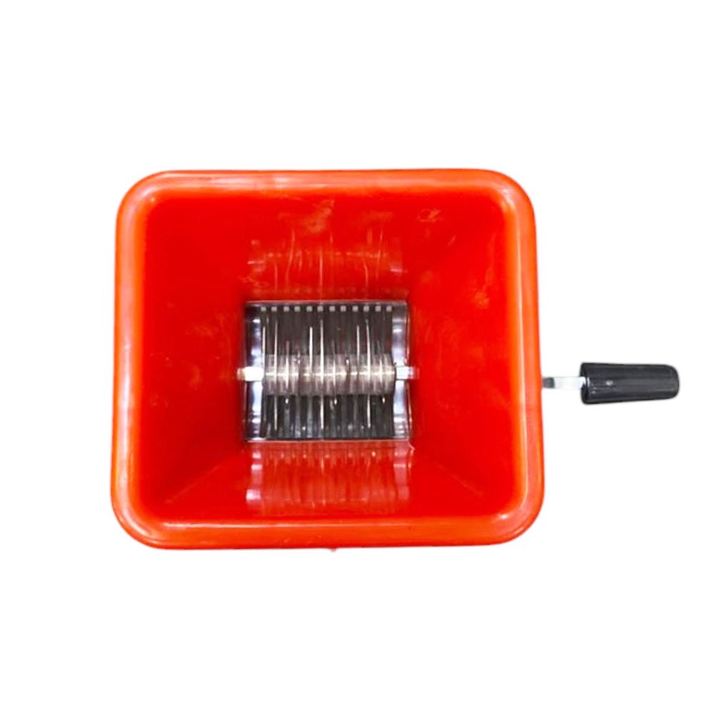 Manual vegetable and nut chopper and mincer with rotating handle and transparent collection bowl. - Image 2