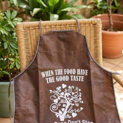 Waterproof and oil-resistant kitchen apron with a neck strap for cooking and grilling