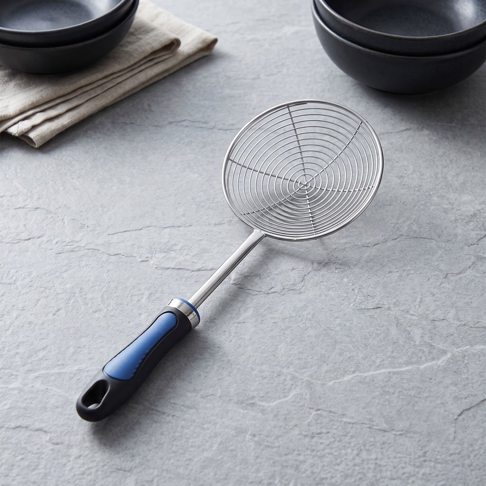 Stainless Steel Spider Strainer Skimmer Spoon with Heat-Resistant Ergonomic Handle - Image 4